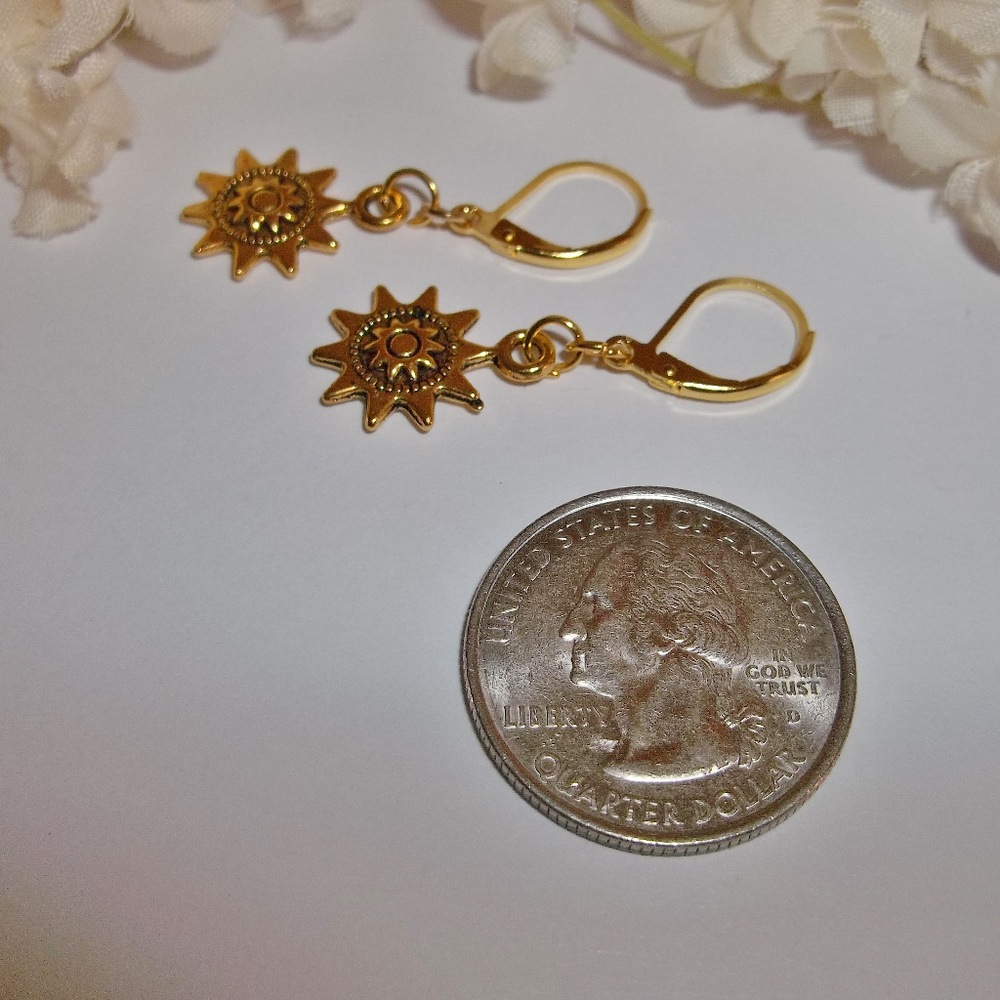 Earring Gold Sunburst Everyday Casual Jewelry 3693 - Picture 5 of 5